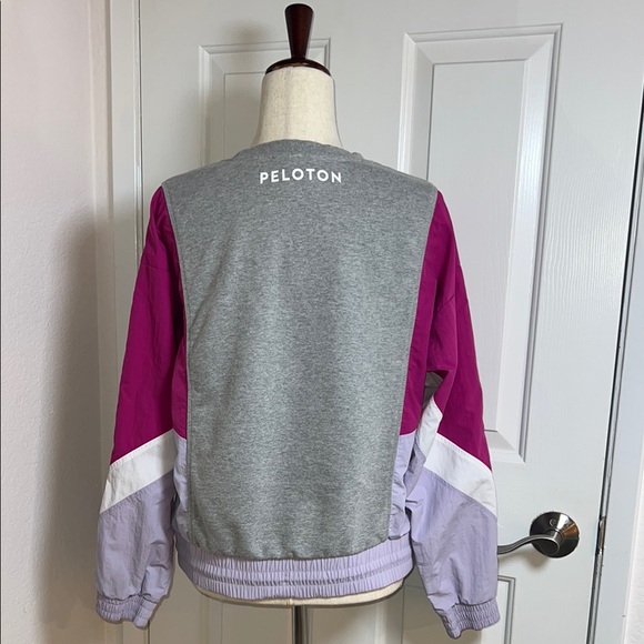 Peloton Sweatshirt Womens M Gray Pink White Active Windbreaker Chic
Pullover Top - Picture 4 of 9